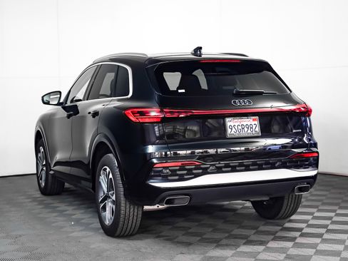Certified 2025 Audi Q5 Premium w/ Convenience Package image 2