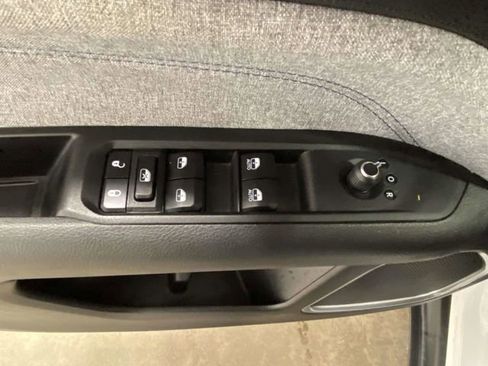 Used 2024 Jeep Compass Latitude image 13