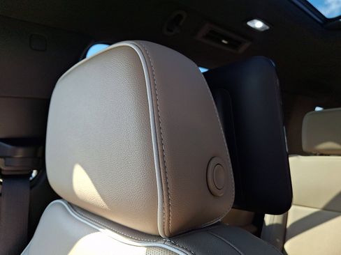 Used 2021 Chevrolet Tahoe Premier w/ Premium Package image 17