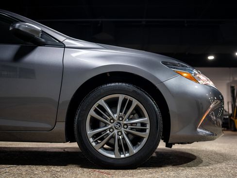 Used 2017 Toyota Camry SE image 10