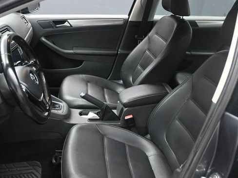 Used 2018 Volkswagen Jetta SE FWD image 18