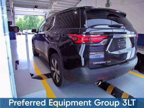 Used 2023 Chevrolet Traverse LT w/ LT Premium Package AWD/4WD image 3