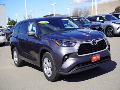 Used 2024 Toyota Highlander LE