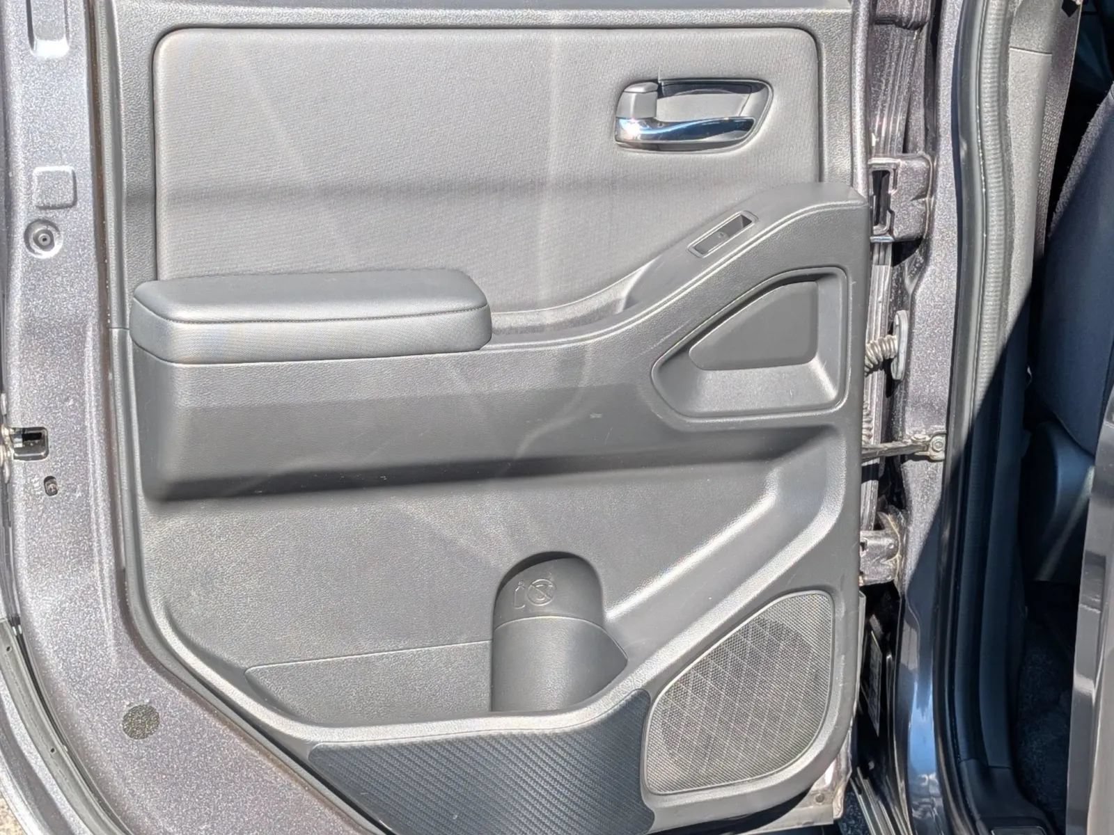 Used 2023 Nissan Frontier SV w/ Midnight Edition Package RWD image 18