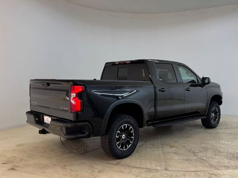 Used 2025 Chevrolet Silverado 1500 ZR2 w/ Technology Package image 9