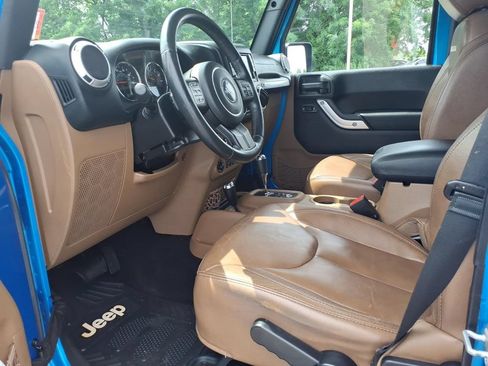 Used 2015 Jeep Wrangler Unlimited Sahara w/ Dual Top Group AWD/4WD image 9