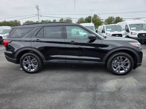 New 2026 Ford Explorer Active w/ Active Comfort Package image 6