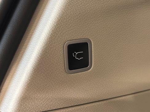 Used 2023 Chrysler Voyager LX FWD image 46