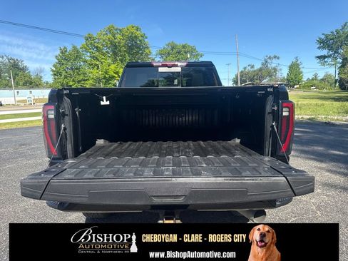 Used 2024 GMC Sierra 2500 AT4 w/ AT4 Premium Plus Package AWD/4WD image 8