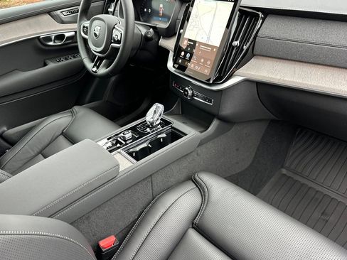New 2026 Volvo XC90 T8 Ultra w/ Protection Package Premier AWD/4WD image 16