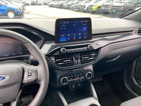 Used 2025 Ford Escape ST-Line Select AWD/4WD image 17