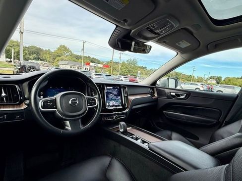 Used 2022 Volvo XC60 B5 Momentum w/ Climate Package image 20