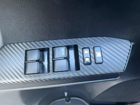 Used 2014 Toyota RAV4 LE AWD/4WD image 11
