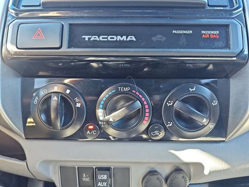 Used 2015 Toyota Tacoma Base image 27