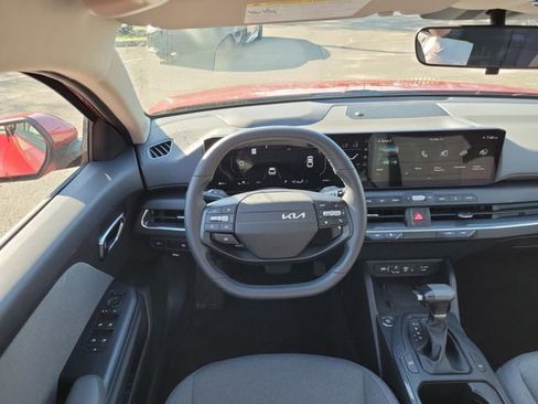 Used 2025 Kia K4 EX image 25