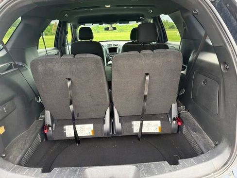 Used 2017 Ford Explorer XLT w/ Equipment Group 201A AWD/4WD image 9