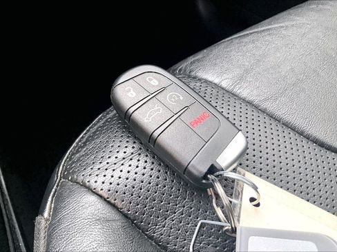 Used 2020 Jeep Cherokee Limited image 11