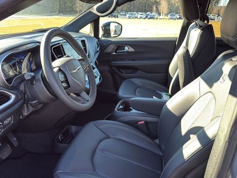 New 2026 Chrysler Pacifica Select w/ S Appearance Package image 15