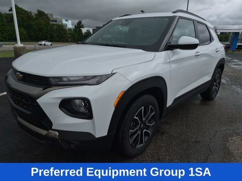Used 2022 Chevrolet TrailBlazer ACTIV w/ Convenience Package FWD image 2