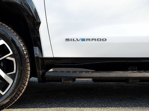 Used 2024 Chevrolet Silverado EV RST AWD/4WD image 13