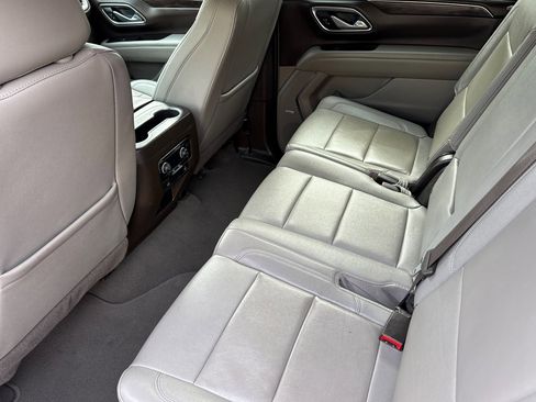 Used 2024 Chevrolet Suburban LT image 15