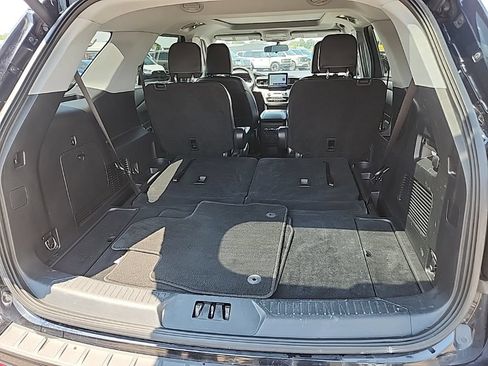 Used 2022 Ford Explorer XLT AWD/4WD image 7