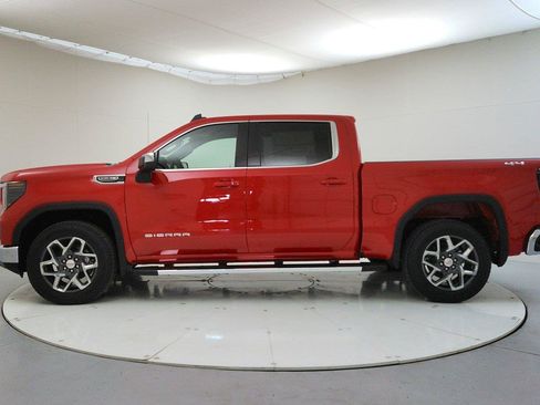 Used 2025 GMC Sierra 1500 SLE AWD/4WD image 4