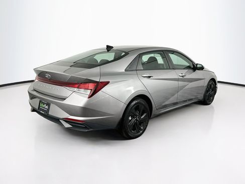 Used 2023 Hyundai Elantra SEL w/ Cargo Package FWD image 9