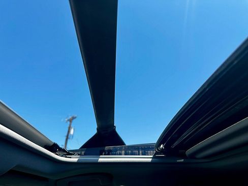 Used 2019 Toyota RAV4 XLE Premium FWD image 24