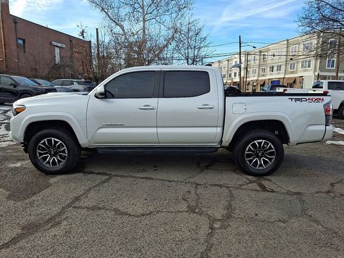 Used 2022 Toyota Tacoma TRD Sport image 4