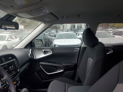 New 2025 Kia Soul LX image 17