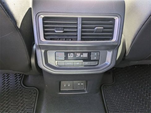 Used 2024 Volkswagen Atlas SE image 27