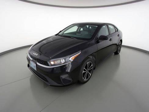 Used 2024 Kia Forte LXS FWD image 3