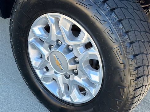 Used 2021 Chevrolet Silverado 2500 LTZ w/ LTZ Convenience Package image 13