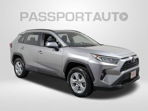 Used 2021 Toyota RAV4 XLE w/ Convenience Package image 11