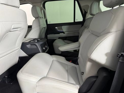 Used 2025 Ford Expedition Platinum w/ Driver's Package AWD/4WD image 27