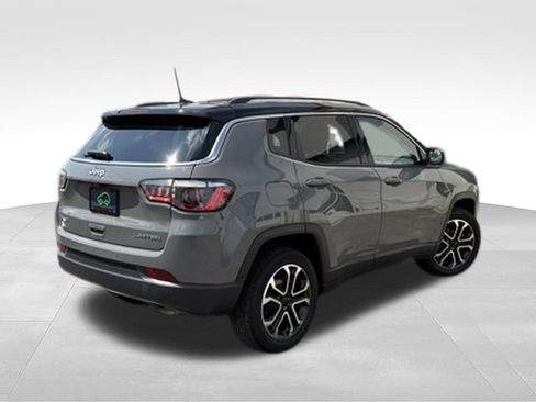 Used 2022 Jeep Compass Limited AWD/4WD image 5