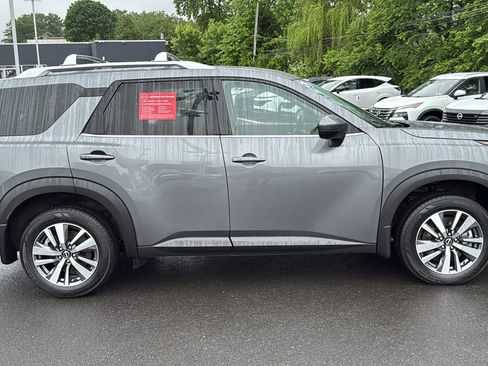 Certified 2024 Nissan Pathfinder SL image 28