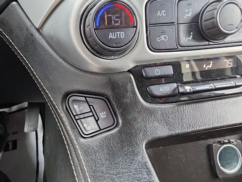 Used 2015 GMC Yukon SLT w/ HD Trailering Package image 17