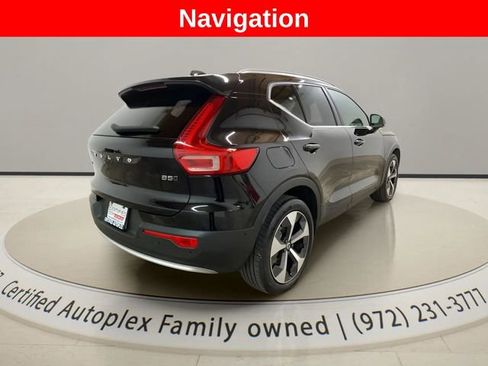 Used 2025 Volvo XC40 B5 Plus image 4