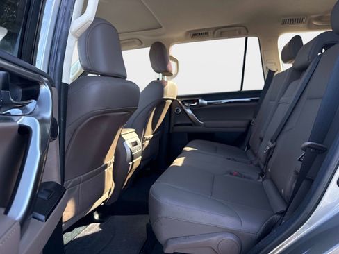 Used 2023 Lexus GX 460 Premium image 16