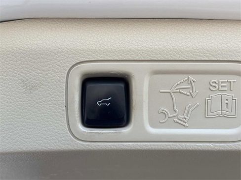 Used 2019 Lincoln Navigator Reserve image 13