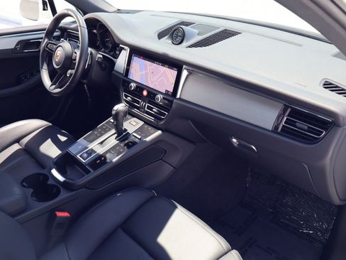 Certified 2026 Porsche Macan AWD/4WD image 25