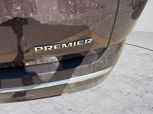 Used 2021 Chevrolet Traverse Premier image 32