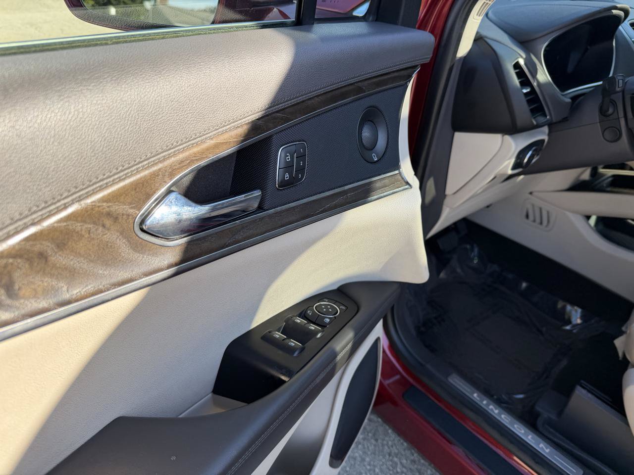 Used 2019 Lincoln Nautilus Reserve AWD/4WD image 10