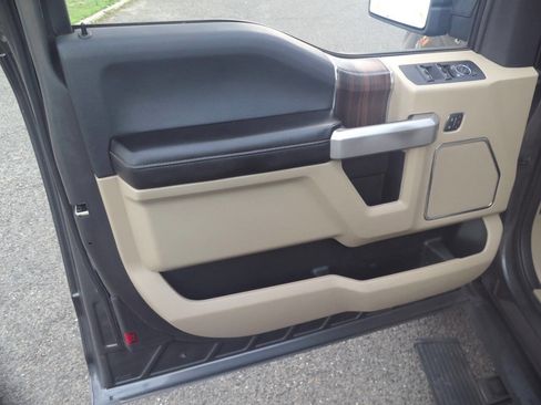 Used 2015 Ford F150 Lariat image 16