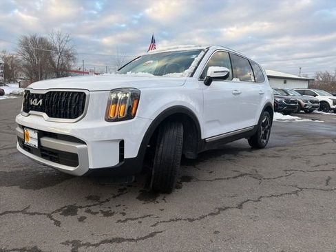 Certified 2024 Kia Telluride EX w/ EX Captain's Chair Package image 7