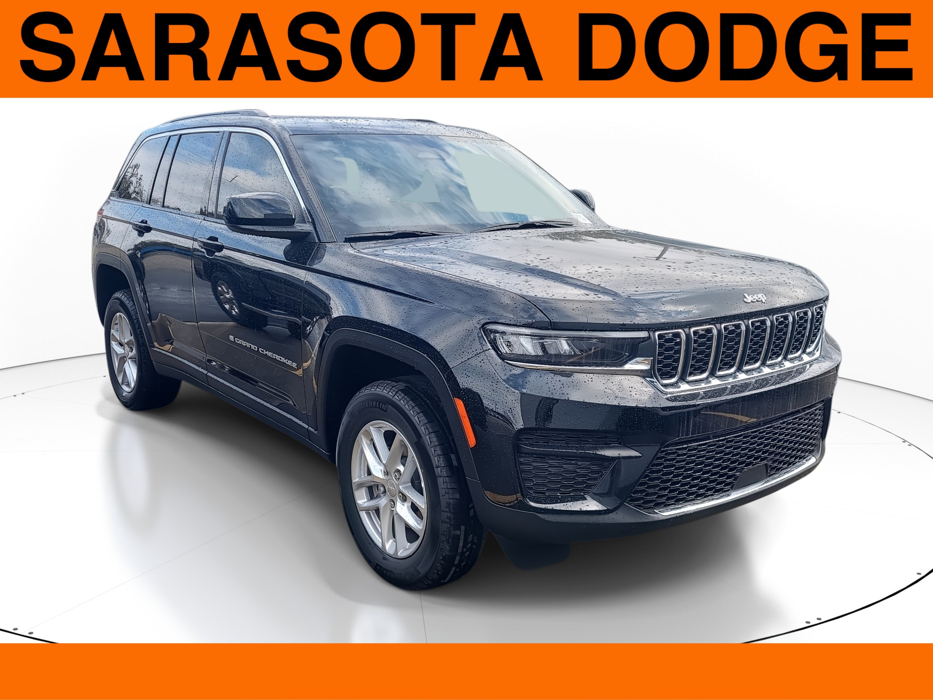 Used 2025 Jeep Grand Cherokee Laredo X w/ Luxury Tech Group I RWD image 1