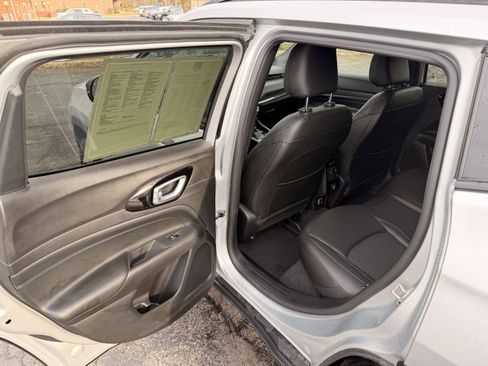 Used 2025 Jeep Compass Latitude w/ Altitude Special Edition image 11