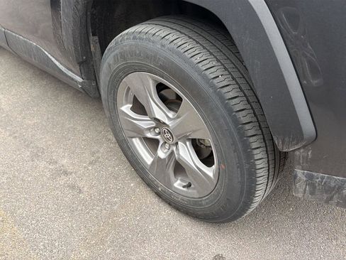 Used 2024 Toyota RAV4 XLE w/ Convenience Package image 10